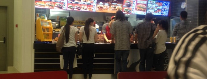 Burger King is one of Tempat yang Disukai Umi.