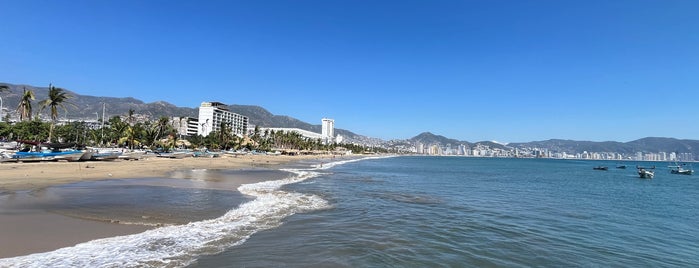 100% Natural, Café del Mar is one of Imprescindible de Acapulco.