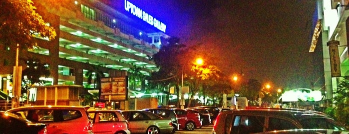 Damansara Uptown Hawker Centre is one of Kuala Lumpur Trip.