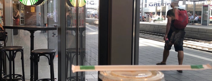 Starbucks is one of Kevin 님이 좋아한 장소.