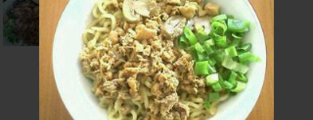 Bakmi Khek Muara Karang is one of My favorites for Ramen / Noodle / Kuetiaw :).