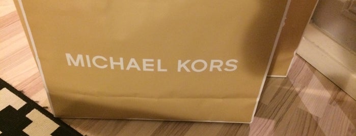 Michael Kors is one of สถานที่ที่บันทึกไว้ของ MM's Poa.