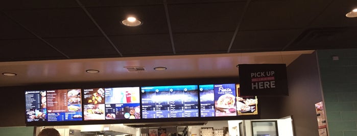 Taco Bell is one of Robertさんのお気に入りスポット.