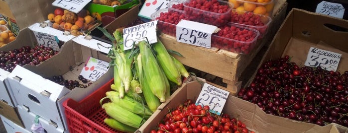 Солом'янський ринок is one of Vegetarian and vegan places.