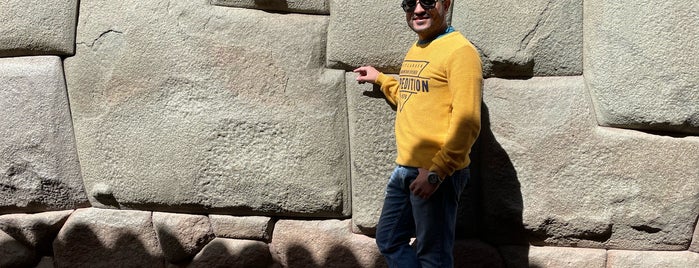 La Piedra de los Doce Ángulos is one of Cuzco Favorites.