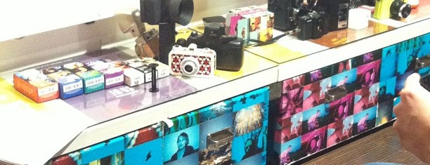 Lomography Gallery Store Madrid-Echegaray is one of  & Tech.