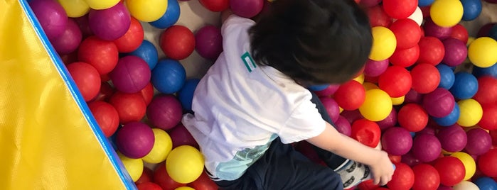 Lollipops is one of Child Friendly Cafes / Play Spots.