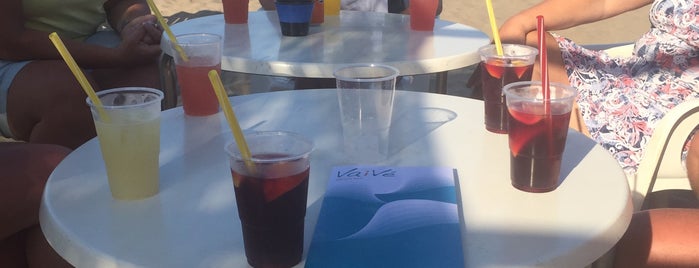 Vaive beach bar is one of l'Escala.