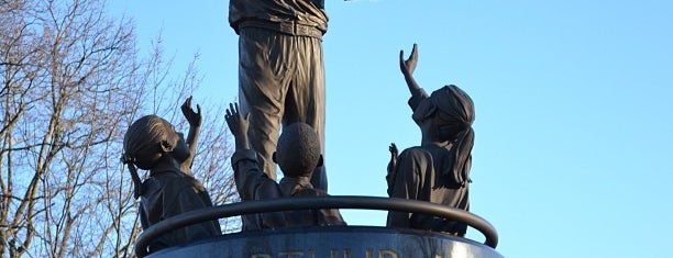 Arthur Ashe Monument is one of Lieux qui ont plu à Nicodemus.