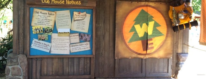 Dug & Russell's Wilderness Explorers Club House is one of Lugares guardados de Lucia.