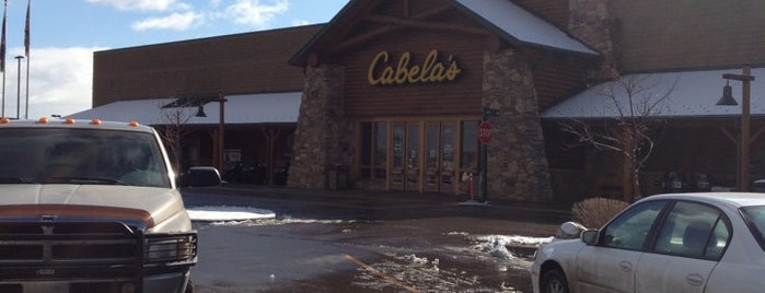 Cabela's is one of Lugares favoritos de Dave.
