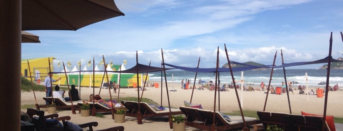 Clássico Beach Club is one of Tempat yang Disukai Victor.