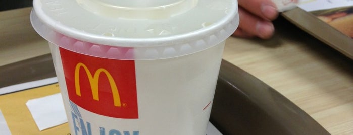 McDonald's is one of Josh : понравившиеся места.