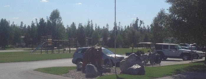 Yellowstone Grizzly RV Park and Cabins is one of Lieux qui ont plu à Jason.