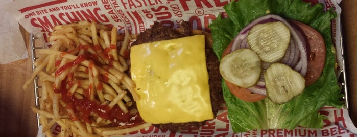 Smashburger is one of Lugares favoritos de Star.