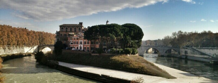 Isola Tiberina is one of Rome for friends.
