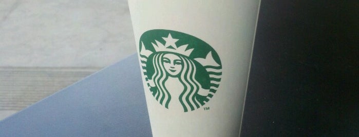 Starbucks is one of Locais curtidos por TiffandBecky.