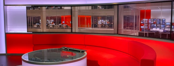BBC Birmingham - The Mailbox is one of Orte, die Elliott gefallen.