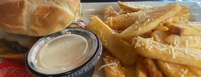 Red Robin Gourmet Burgers and Brews is one of Lunch.