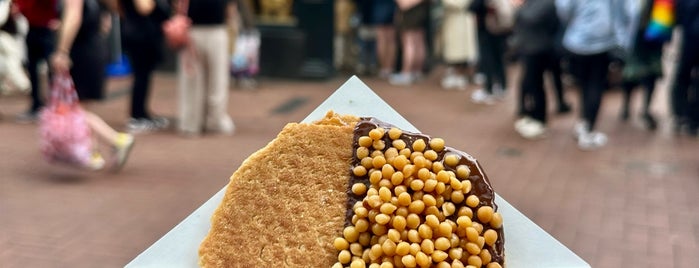 Amsterdam- waffles & chocolate🧇🍫