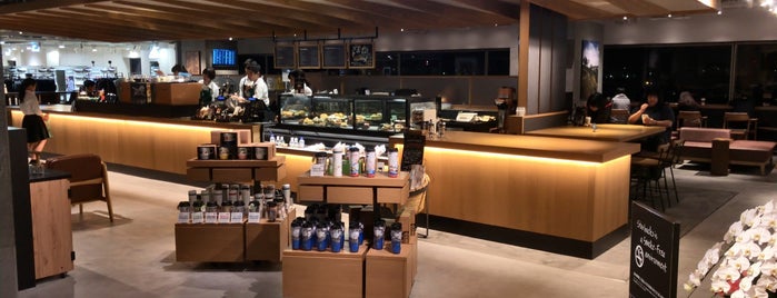 Starbucks is one of 西院 : понравившиеся места.