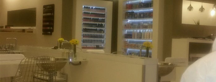 Q Nail Bar is one of İstanbul.