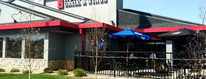 Hurricane Grill & Wings Burnsville is one of Lugares favoritos de Harry.