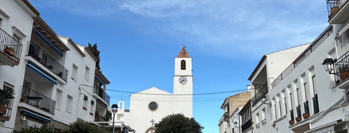 Plaza De La Iglesia is one of Lugares favoritos de Anne.