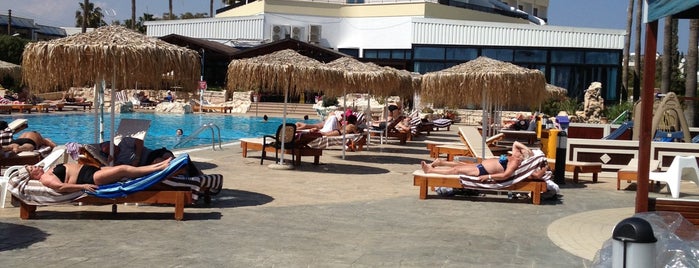 Pavlo Napa Beach Hotel is one of สถานที่ที่ Maria ถูกใจ.