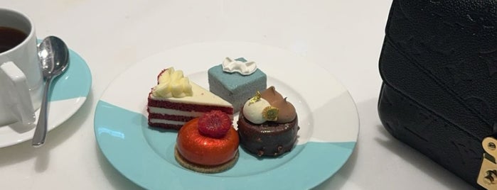 The Tiffany Blue Box Cafe is one of بريطانيا.