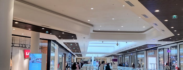 O'Parinor is one of Malls.