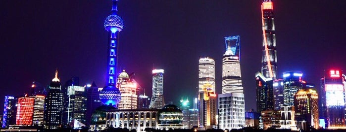 The Bund is one of Tempat yang Disukai Sandro.