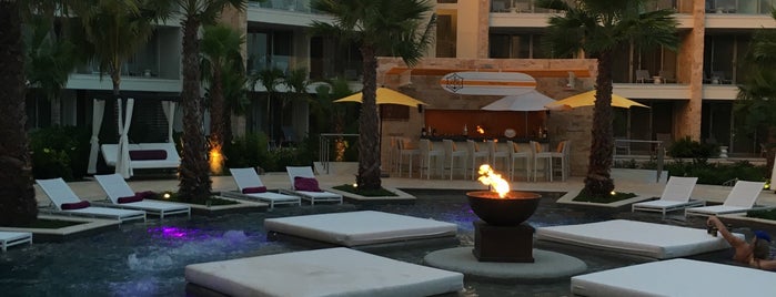Breathless Riviera Cancun, Resort & Spa. is one of Locais curtidos por Martín.