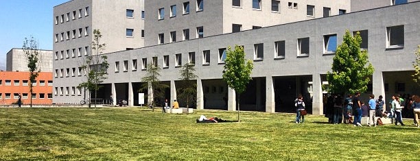 Faculdade de Engenharia da Universidade do Porto (FEUP) is one of Lieux qui ont plu à esma.
