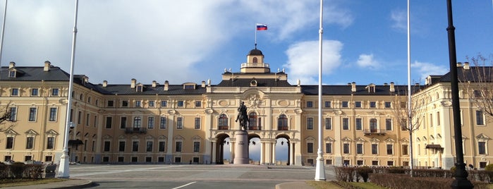 The Konstantin Palace (The National Congress Palace) is one of Вспомнить все.
