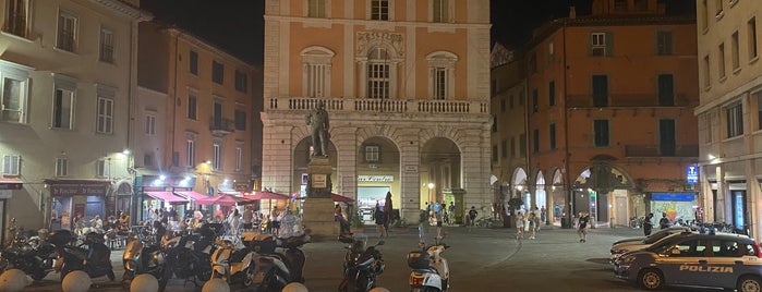 Piazza Garibaldi is one of Orte, die Samet gefallen.
