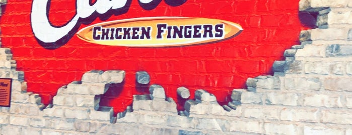 Raising Cane's Chicken Fingers is one of Orte, die Henry gefallen.