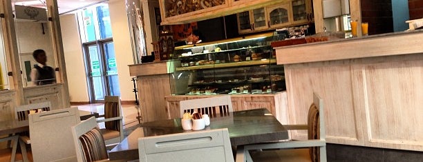 Café de la Paix is one of Tempat yang Disukai Danila.