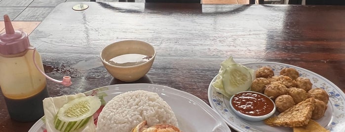 Restoran Ayam Penyet Hj Simpang 3 is one of Makan @ Bangi/Kajang (Kajang) #3.
