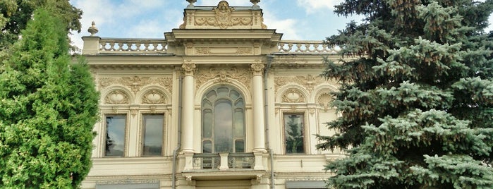 Памятник Лобачевскому is one of Tempat yang Disukai Ruslan.