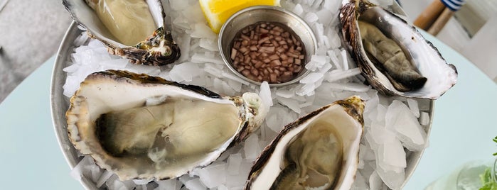 The Oyster Inn is one of New Zealand cafe hunt road trip.