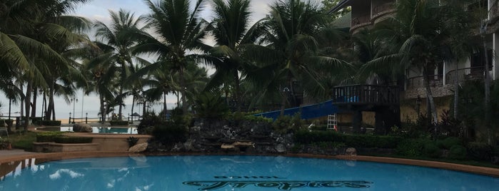 Bohol Tropics Resort is one of สถานที่ที่ Edzel ถูกใจ.