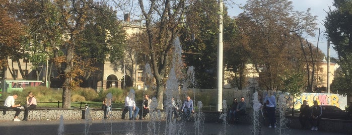 Фонтан Forum Lviv is one of สถานที่ที่ Андрей ถูกใจ.