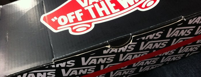 Vans is one of Thomasさんのお気に入りスポット.