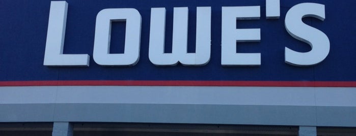 Lowe's is one of Jasonさんのお気に入りスポット.