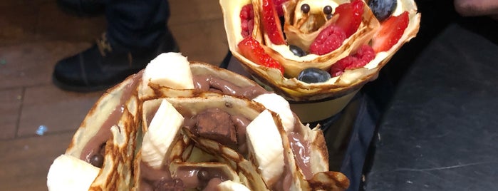T-Swirl Crepe is one of Christinaさんのお気に入りスポット.