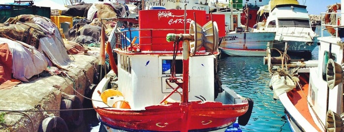 Küçükkuyu Limanı is one of Locais curtidos por Veysel.
