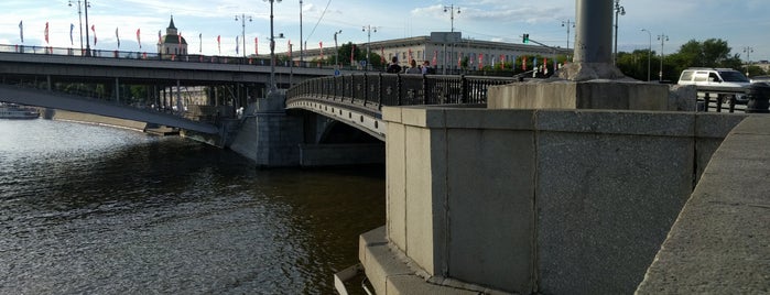 Maly Ustinsky Bridge is one of Мосты.