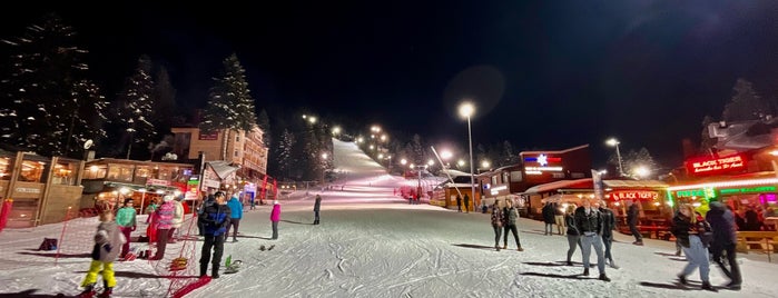 Ски-зона "Мартинови бараки" (Martinovi Baraki Ski Zone) is one of Боровец.