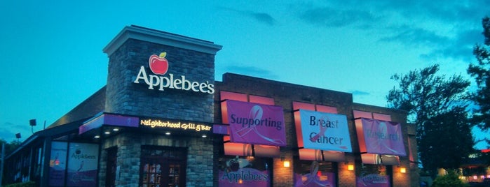 Applebee’s Grill + Bar is one of สถานที่ที่ Ronald ถูกใจ.
